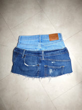 Load image into Gallery viewer, Levi’s Double Denim Skirt W26
