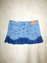 Load image into Gallery viewer, Levi’s Denim Frill Skirt W30
