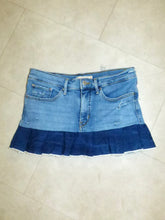Load image into Gallery viewer, Levi’s Denim Frill Skirt W30
